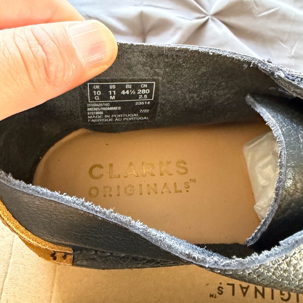 Clarks Black Leather Lace-Up Wallabee with Tan Heel Panel - Picture 3 of 8